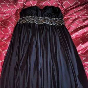 Black sleeveless dress